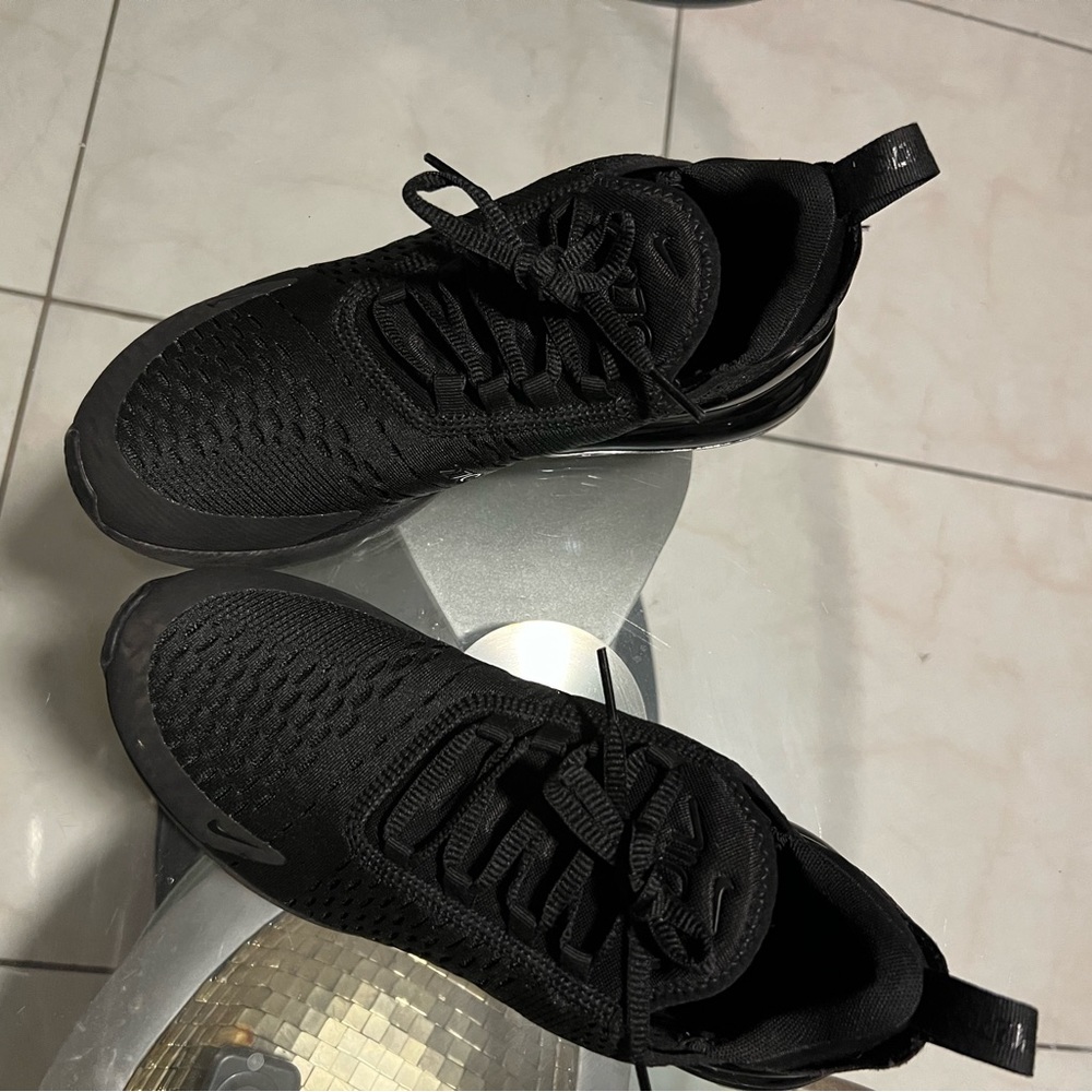 Women’s Black AirMax 270. Size 9